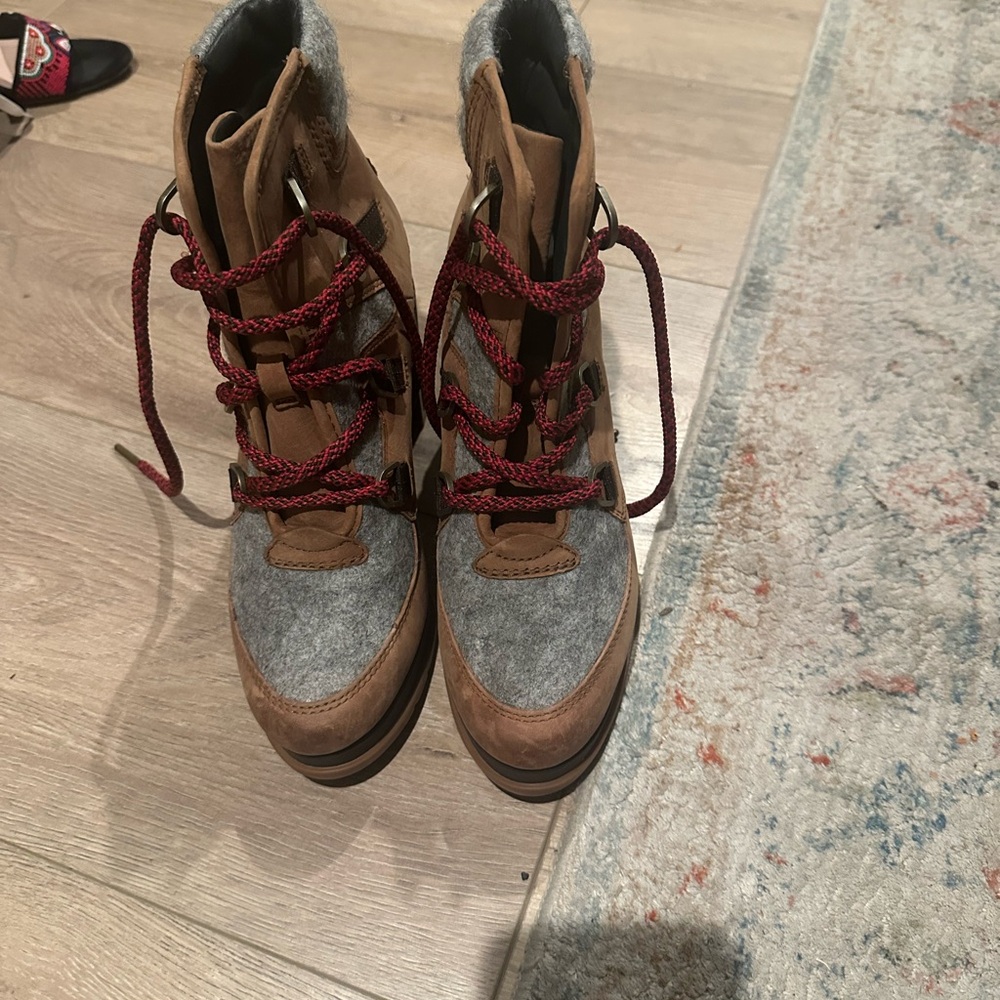 Stylish Brown and Gray Women's Sorel Boots